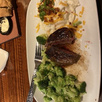 LongHorn Steakhouse - sirloin, broccoli, mashed potatoes - Steakhouses Near Me - Houston, Texas LongHorn Steakhouse - sirloin, broccoli, mashed potatoes - Steakhouses Near Me - Houston, Texas