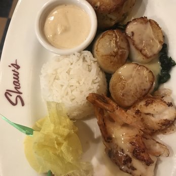 Shaw's Crab House - Seafood Combination (zero seasoning and it was garlic shrimp) - Seafood Near Me - Chicago, Illinois