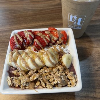 Rooted Table - Complete me bowl and Lifeline smoothie - Juice Bars & Smoothies Near Me - Omaha, Nebraska Rooted Table - Complete me bowl and Lifeline smoothie - Juice Bars & Smoothies Near Me - Omaha, Nebraska
