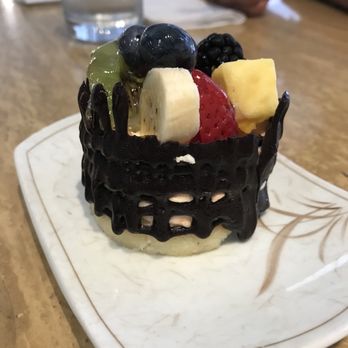 Tiny Pyramid - Fruit Basket - Cafes Near Me - Honolulu, Hawaii