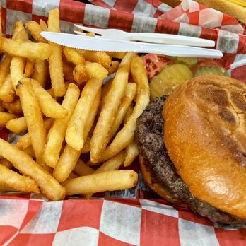 Yosemite Cedar Lodge - Burger - Hotels Near Me - El Portal, California