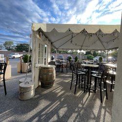 Levante Brewing Company - Outdoor & indoor space