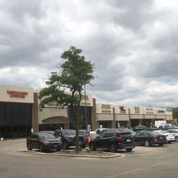 Oak Mill Mall - 1/2 of Oak Mill Mall, 6-12-2023. - Shopping Centers Near Me - Niles, Illinois