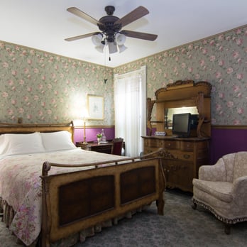 Harrison House Bed & Breakfast - Room #3 - Bed & Breakfast Near Me - Columbus, Ohio Harrison House Bed & Breakfast - Room #3 - Bed & Breakfast Near Me - Columbus, Ohio