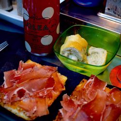 Inch Bar - Pan de coca con jamon