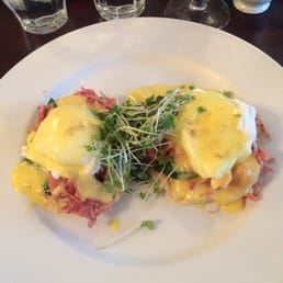 Eggs benedict
