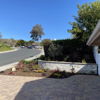 Paradise Designs - a view of a residential driveway - Gardeners Near Me - San Clemente, California