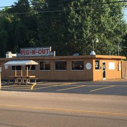 Pig N Out - Front of Restaurant