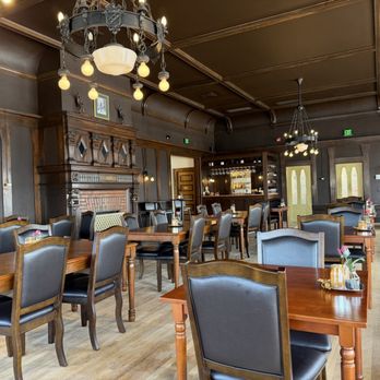 1885 - Dining room and bar - Steakhouses Near Me - Helena, Montana