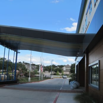 Aloft by Marriott College Station - Walking to front entrance from parking - Hotels Near Me - College Station, Texas