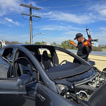 Autonation Mobile Glass - Master Technician Joseph setting down the Urethane so that the windshield will bond to the glass and body of the Tesla. - Auto Glass Services Near Me - Tustin, California Autonation Mobile Glass - Master Technician Joseph setting down the Urethane so that the windshield will bond to the glass and body of the Tesla. - Auto Glass Services Near Me - Tustin, California