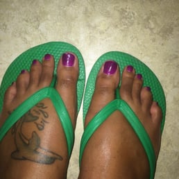 After 3 days polish chipped, the paint job is bad because the polish was low... Terrible work