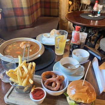 White Hart - Homemade burger, chips,onion rings and a cappuccino  Beef stew, crusty bread and mulled cider - Pubs Near Me