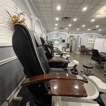 Enchanted Nail & Spa - Waxing Near Me - Glen Ellyn, Illinois