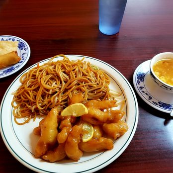 Walnut Tree Restaurant - Lemon Chicken daily special - Chinese Near Me - Walnut, California