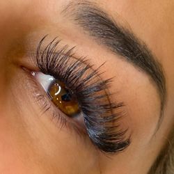 Wispy Volume Lashes