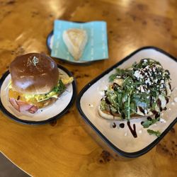 Blue Bird Kauai - Breakfast Sandwich & Avocado Toast