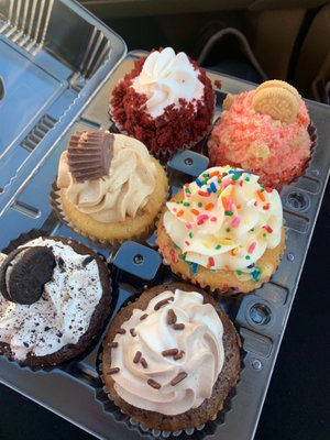 The Mayflower Bakery (La Flor De Mayo Bakery) by null