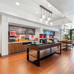 Hampton Inn & Suites Lathrop - Breakfast Area