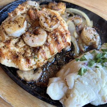 Applebee's Grill + Bar - Bourbon Street Chicken & Shrimp - pretty good. - American Near Me - Vallejo, California Applebee's Grill + Bar - Bourbon Street Chicken & Shrimp - pretty good. - American Near Me - Vallejo, California