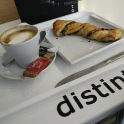 Distinto - Back visiting Leeds n couldn't help but stop by at Distinto Cafe. Lovely roast n always made right too. #indie #coffeeshop