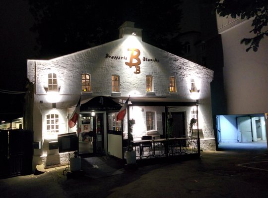 Brasserie Blanche by null