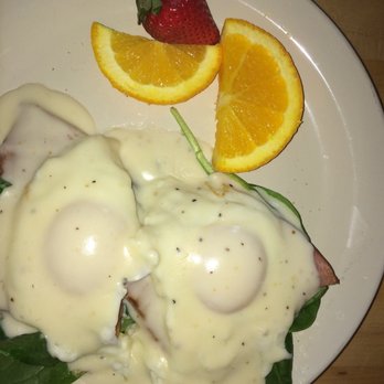Michael David Winery - Eggs Benedict, YUM - Wine Tasting Room Near Me - Lodi, California Michael David Winery - Eggs Benedict, YUM - Wine Tasting Room Near Me - Lodi, California
