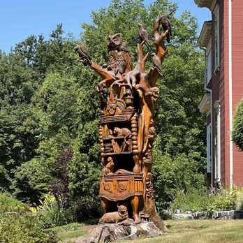 Stephen King's House - Carved Tree - Landmarks & Historical Buildings Near Me - Bangor, Maine Stephen King's House - Carved Tree - Landmarks & Historical Buildings Near Me - Bangor, Maine