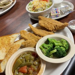 Red Zones Catfish Entree with 2 sides ( I chose broccoli and green beans), toast and a salad