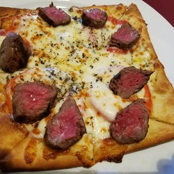 Calvin Rockett Bar & Grill - Steak flat bread