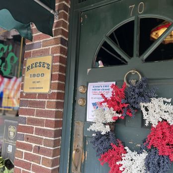 Reese's 1900 - Pubs Near Me - Patchogue, New York
