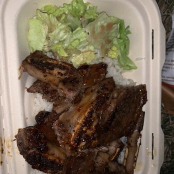 Yummi BBQ - Beef short ribs plates - Asian Fusion Near Me Yummi BBQ - Beef short ribs plates - Asian Fusion Near Me