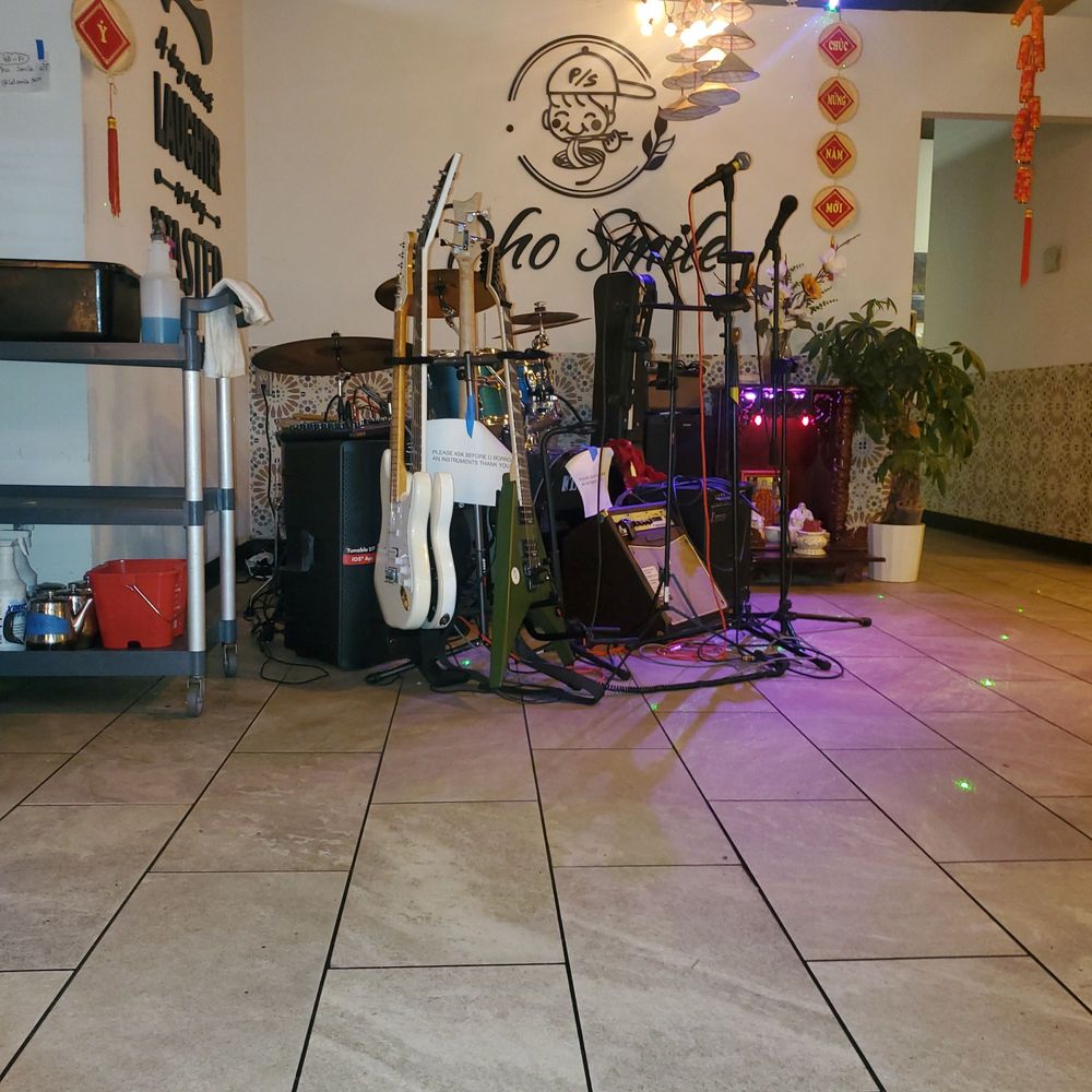 Band set up... gotta get here & see what the music is. Band set up... gotta get here & see what the music is.