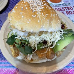 Cemitas La Poblana - Cemita de milanesa de pollo