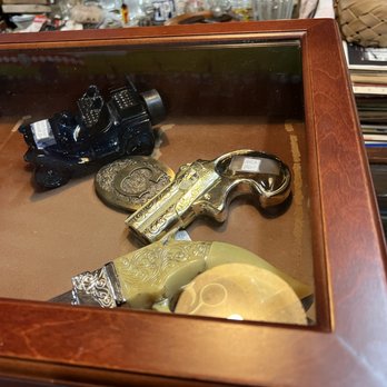Glass From the Past - Antiques Near Me - Honomu, Hawaii Glass From the Past - Antiques Near Me - Honomu, Hawaii