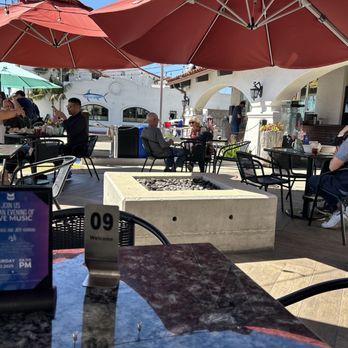 Happy Cat Eats - Patio area! Across from the beach! - Burgers Near Me - Santa Barbara, California Happy Cat Eats - Patio area! Across from the beach! - Burgers Near Me - Santa Barbara, California