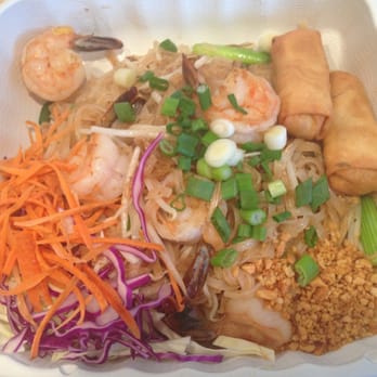 Silver Tray - Pad Thai lunch portion. Pretty good. - Thai Near Me - Seattle, Washington