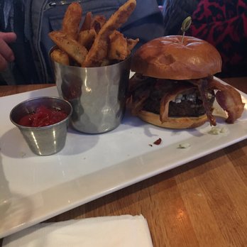 Taphouse 15 - Blue cheese burger - Bars Near Me - Jefferson, New Jersey