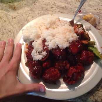 Kim's Chop Suey - Orange Chicken with white rice, peppers, broccoli, and orange slivers. Hand for size - Chinese Near Me - Glenview, Illinois