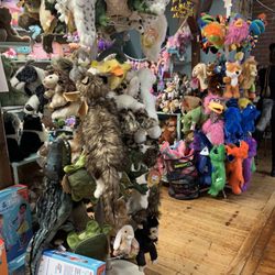 Ali Cat - A few racks of puppets