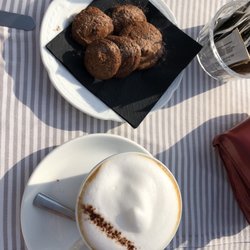 Hotel Campanello - Cappuccino and Cookies in the Restaurant