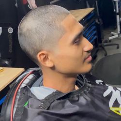 Cutz On Main - Barber: Carlos