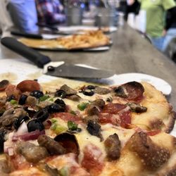 Denvers Garage Pizza & Brews - Pizza