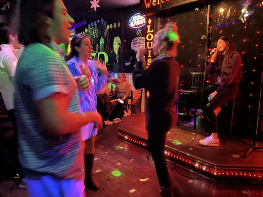 Akikos Karaoke Club by null