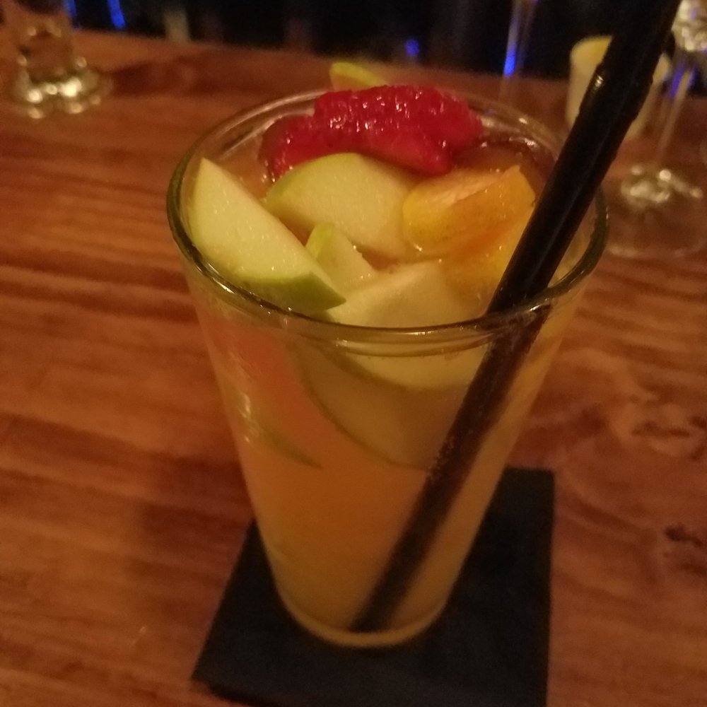 Eldiset - white sangria - Mediterranean Near Me - Barcelona, B