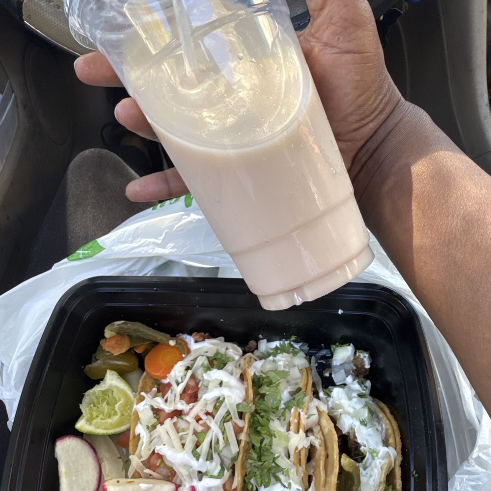 Today I ordered two Carne Asada tacos and one shrimp taco. I had them at sour cream and cheese to my taste. Today I ordered two Carne Asada tacos and one shrimp taco. I had them at sour cream and cheese to my taste.