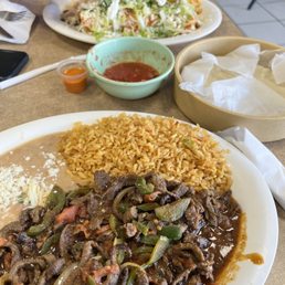 Bistec picado y burrito supremo Bistec picado y burrito supremo