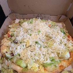 Ella's Mama Mia's Restaurant and Pizzeria - Salad Pizza