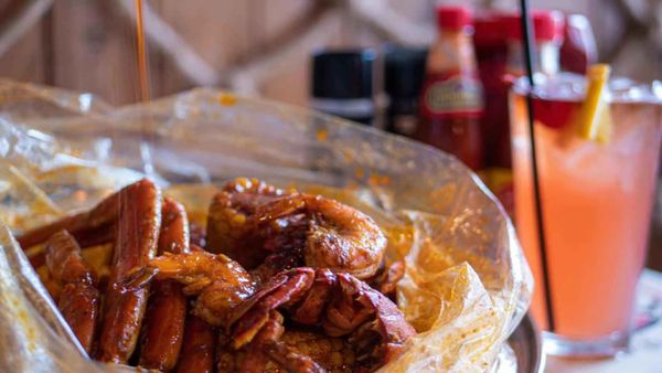 Mr. & Mrs. Crab Juicy Seafood & Bar by null