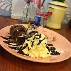 Casa Del Gelato - Looks big but only half the plate if that.